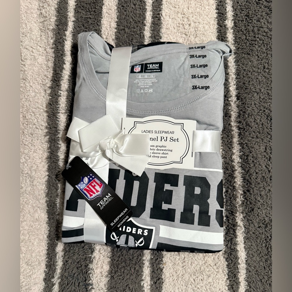 NWT WOMENS NFL PAJAMA SET WITH LONG SLEEVE TOP AND PANTS *RAIDERS* 3XL